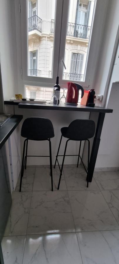 4 Dans Le Meme Immeuble Appartement *