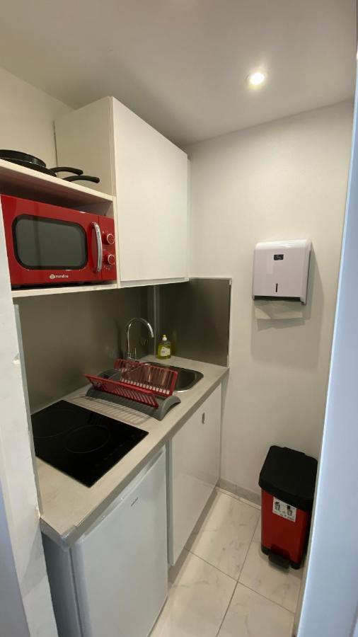 4 Dans Le Meme Immeuble * Cannes